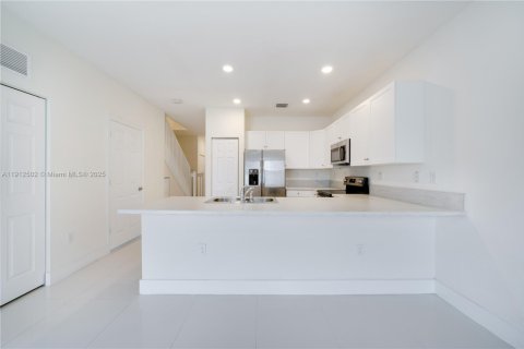 Touwnhouse à vendre à Hialeah, Floride: 3 chambres, 131.18 m2 № 1966874 - photo 29