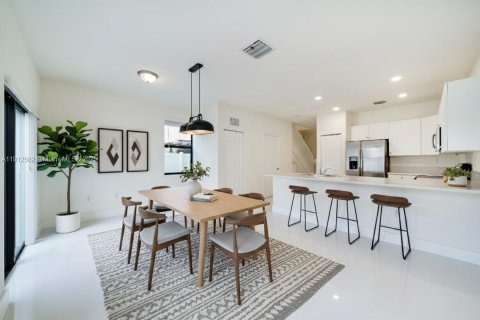 Touwnhouse à vendre à Hialeah, Floride: 3 chambres, 131.18 m2 № 1966874 - photo 5