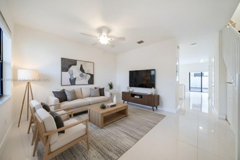 Touwnhouse à vendre à Hialeah, Floride: 3 chambres, 131.18 m2 № 1966874 - photo 4