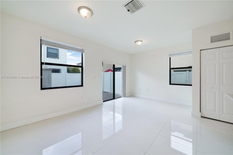 Touwnhouse à vendre à Hialeah, Floride: 3 chambres, 131.18 m2 № 1966874 - photo 30
