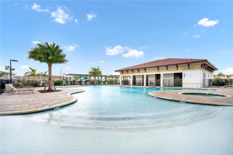 Touwnhouse à vendre à Hialeah, Floride: 3 chambres, 131.18 m2 № 1966874 - photo 16