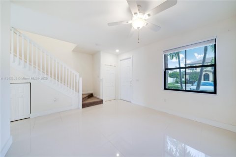 Touwnhouse à vendre à Hialeah, Floride: 3 chambres, 131.18 m2 № 1966874 - photo 25