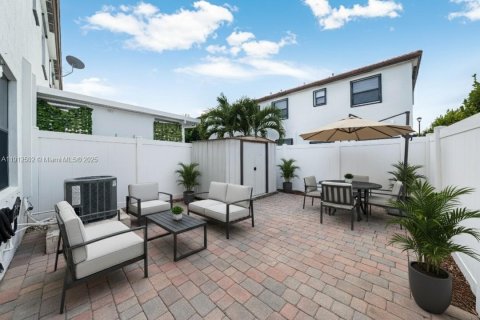 Touwnhouse à vendre à Hialeah, Floride: 3 chambres, 131.18 m2 № 1966874 - photo 9