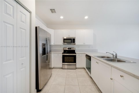 Touwnhouse à vendre à Hialeah, Floride: 3 chambres, 131.18 m2 № 1966874 - photo 28