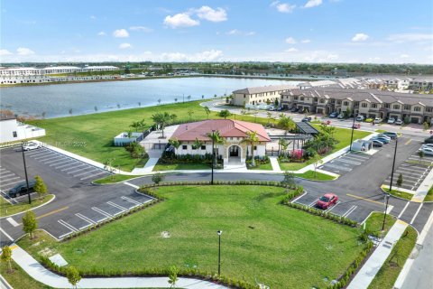 Touwnhouse à vendre à Hialeah, Floride: 3 chambres, 131.18 m2 № 1966874 - photo 17