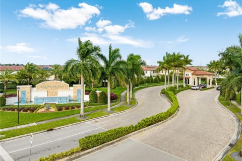 Touwnhouse à vendre à Hialeah, Floride: 3 chambres, 131.18 m2 № 1966874 - photo 1