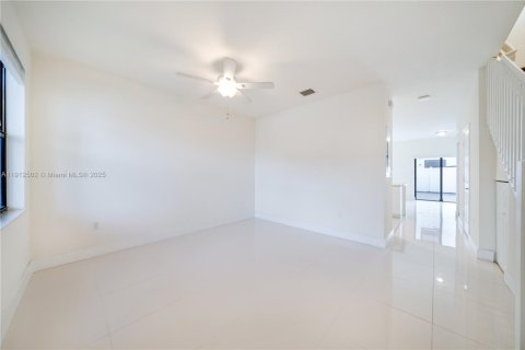 Touwnhouse à vendre à Hialeah, Floride: 3 chambres, 131.18 m2 № 1966874 - photo 23