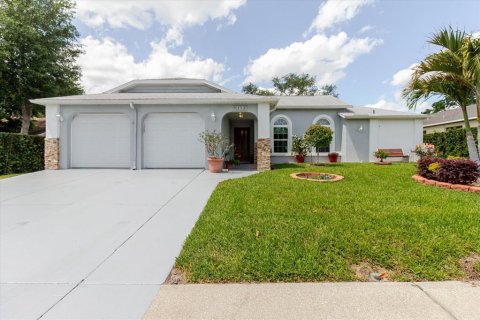 House in Port Richey, Florida 3 bedrooms, 149.85 sq.m. № 2229779 - photo 9
