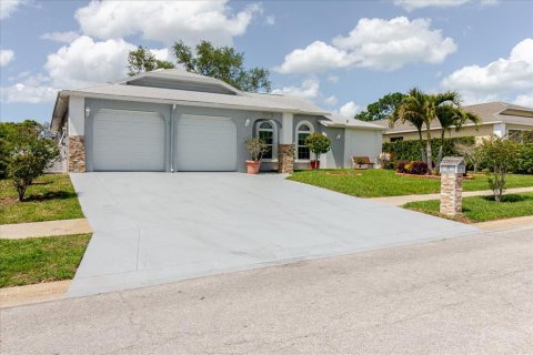 House in Port Richey, Florida 3 bedrooms, 149.85 sq.m. № 2229779 - photo 11