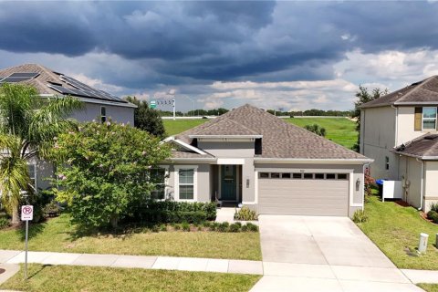 House in Apopka, Florida 3 bedrooms, 166.48 sq.m. № 1828598 - photo 1