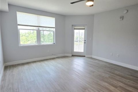 Condo in Largo, Florida, 3 bedrooms № 2199397 - photo 29