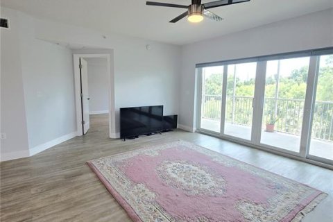Condo in Largo, Florida, 3 bedrooms № 2199397 - photo 19