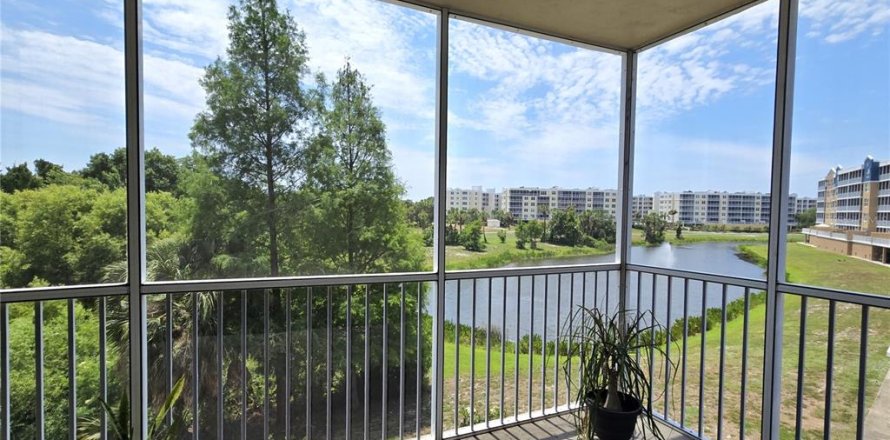 Condo in Largo, Florida, 3 bedrooms № 2199397