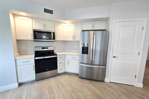 Condo in Largo, Florida, 3 bedrooms № 2199397 - photo 9