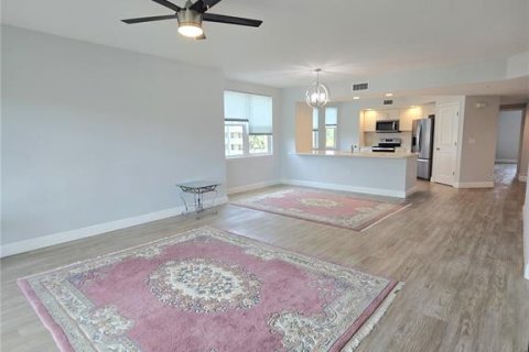 Condo in Largo, Florida, 3 bedrooms № 2199397 - photo 20