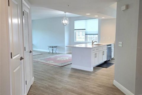 Condo in Largo, Florida, 3 bedrooms № 2199397 - photo 7
