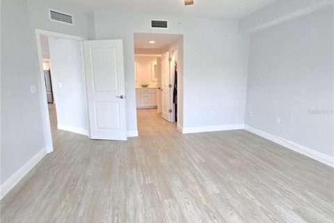 Condo in Largo, Florida, 3 bedrooms № 2199397 - photo 22