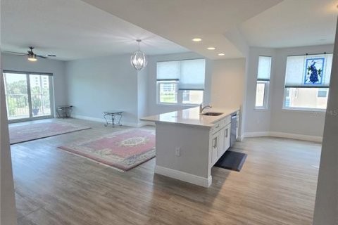 Condo in Largo, Florida, 3 bedrooms № 2199397 - photo 13