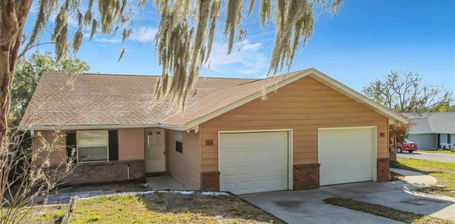 Duplex à Leesburg, Floride 2 chambres, 97.08 m2 № 2145105