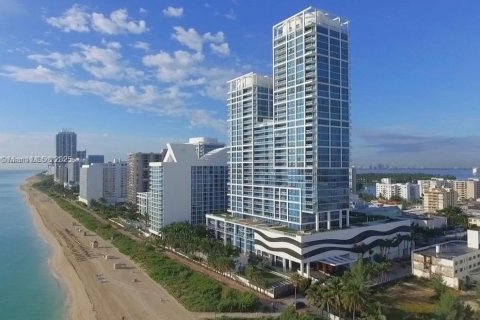 Condominio en Miami Beach, Florida, 1 dormitorio  № 2012345