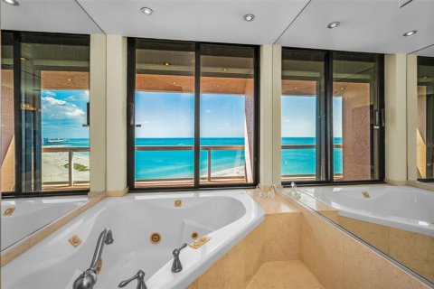 Condominio en venta en Clearwater, Florida, 3 dormitorios, 197.42 m2 № 2117586 - foto 30