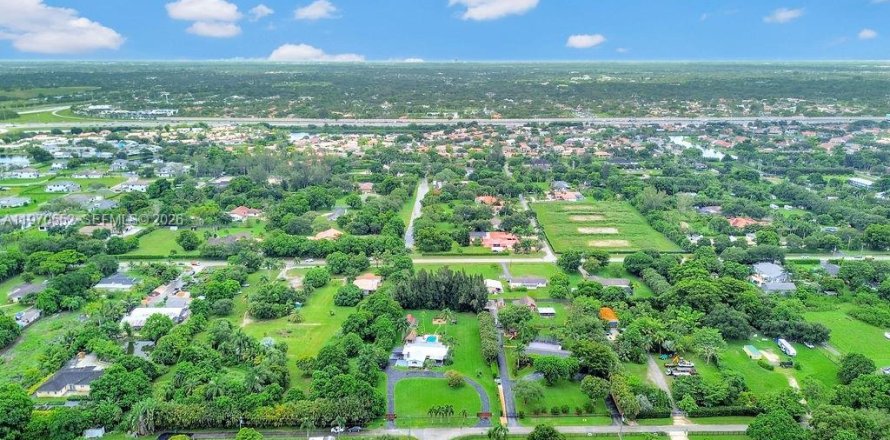 Land in Southwest Ranches, Florida № 2031298