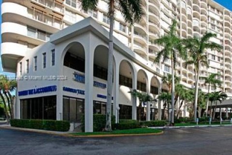 Copropriété à vendre à Hollywood, Floride: 2 chambres, 117.99 m2 № 1694064 - photo 2