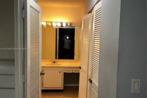 Copropriété à vendre à Hollywood, Floride: 2 chambres, 117.99 m2 № 1694064 - photo 16