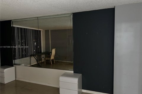 Copropriété à vendre à Hollywood, Floride: 2 chambres, 117.99 m2 № 1694064 - photo 15
