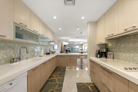 Condo in Longboat Key, Florida, 2 bedrooms  № 1157756 - photo 12