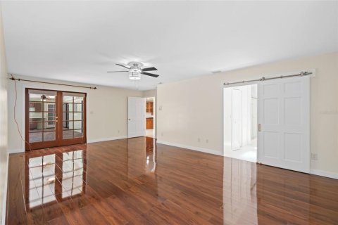 House in Windermere, Florida 4 bedrooms, 373.28 sq.m. № 1558650 - photo 14