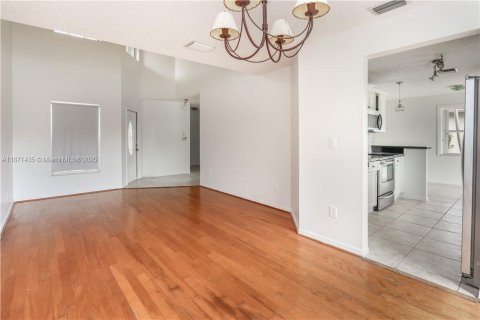 Casa en alquiler en Pembroke Pines, Florida, 4 dormitorios, 196.95 m2 № 1924265 - foto 7