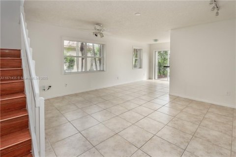 Casa en alquiler en Pembroke Pines, Florida, 4 dormitorios, 196.95 m2 № 1924265 - foto 5