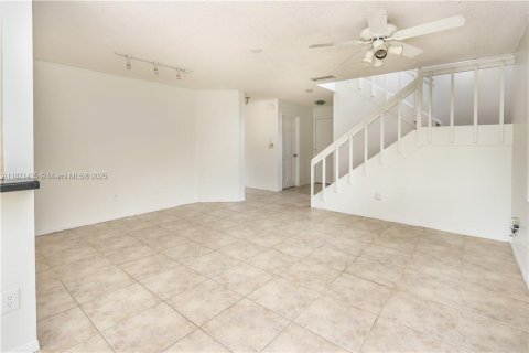 Casa en alquiler en Pembroke Pines, Florida, 4 dormitorios, 196.95 m2 № 1924265 - foto 4