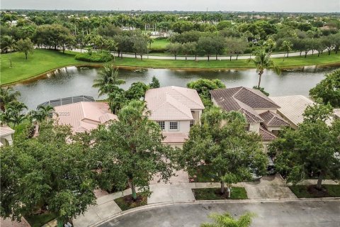 Casa en alquiler en Pembroke Pines, Florida, 4 dormitorios, 196.95 m2 № 1924265 - foto 1