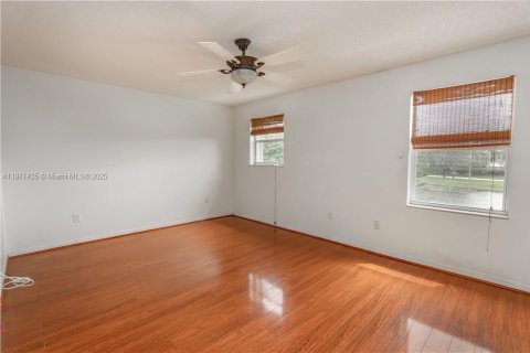 Casa en alquiler en Pembroke Pines, Florida, 4 dormitorios, 196.95 m2 № 1924265 - foto 12