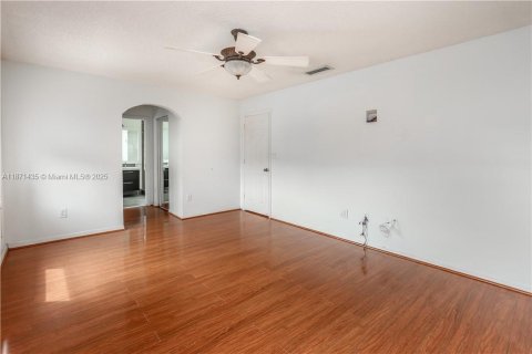Casa en alquiler en Pembroke Pines, Florida, 4 dormitorios, 196.95 m2 № 1924265 - foto 13