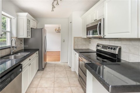 Casa en alquiler en Pembroke Pines, Florida, 4 dormitorios, 196.95 m2 № 1924265 - foto 2