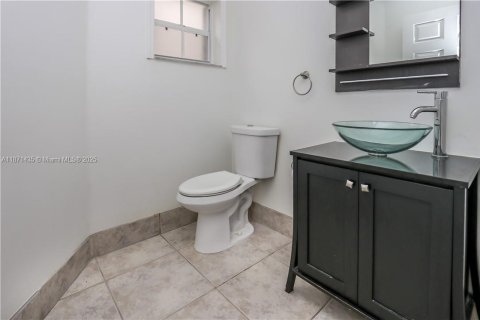 Casa en alquiler en Pembroke Pines, Florida, 4 dormitorios, 196.95 m2 № 1924265 - foto 6