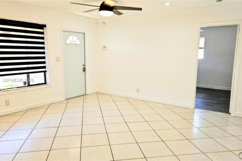 Снять в аренду виллу или дом в Окленд-Парк, Флорида 3 спальни, 117.89м2, № 2010606 - фото 6