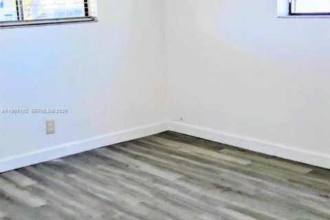 Снять в аренду виллу или дом в Окленд-Парк, Флорида 3 спальни, 117.89м2, № 2010606 - фото 13