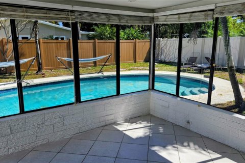 Снять в аренду виллу или дом в Окленд-Парк, Флорида 3 спальни, 117.89м2, № 2010606 - фото 24