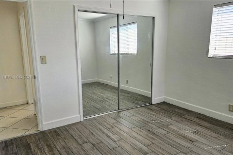 Снять в аренду виллу или дом в Окленд-Парк, Флорида 3 спальни, 117.89м2, № 2010606 - фото 16