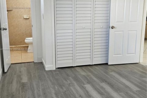 Снять в аренду виллу или дом в Окленд-Парк, Флорида 3 спальни, 117.89м2, № 2010606 - фото 12