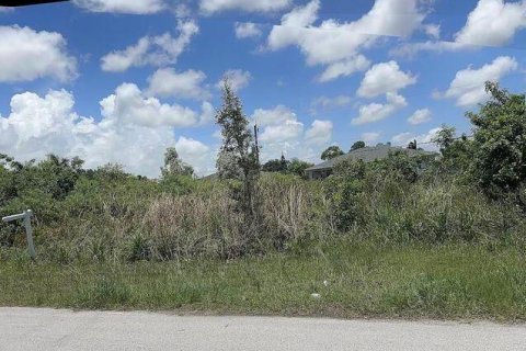 Commercial property in Port St. Lucie, Florida № 2084180