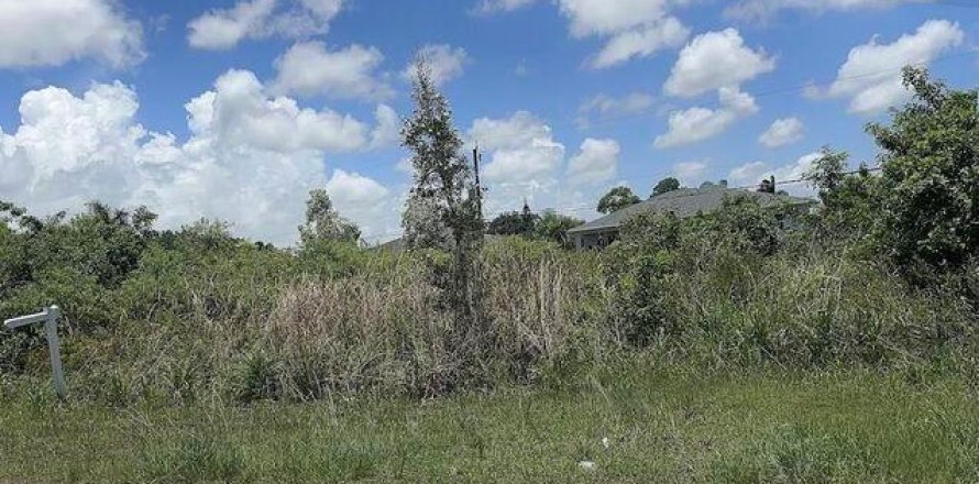 Commercial property in Port St. Lucie, Florida № 2084180