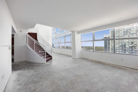Condominio en venta en Miami, Florida, 3 dormitorios, 263.94 m2 № 1692265 - foto 5
