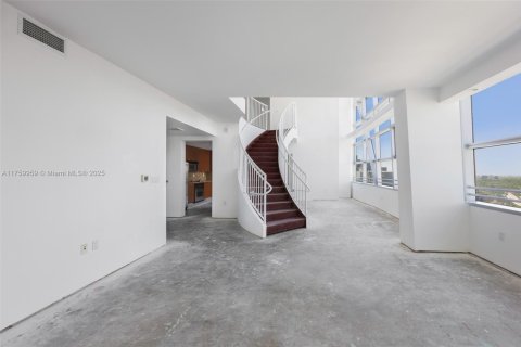 Condominio en venta en Miami, Florida, 3 dormitorios, 263.94 m2 № 1692265 - foto 4