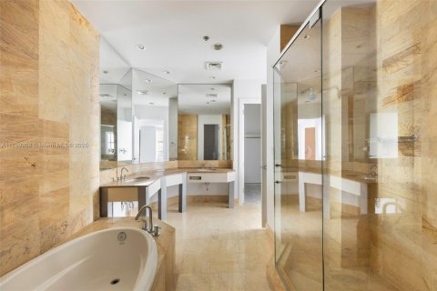 Condominio en venta en Miami, Florida, 3 dormitorios, 263.94 m2 № 1692265 - foto 3