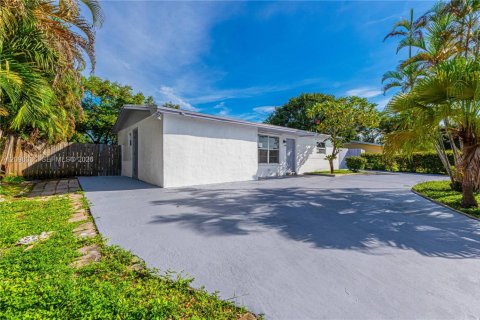 Villa ou maison à vendre à Hollywood, Floride: 4 chambres, 123.19 m2 № 2394783 - photo 4